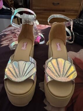 SugarBaby Glam Shell Holographic Platform Sandals - Iridescent Pink